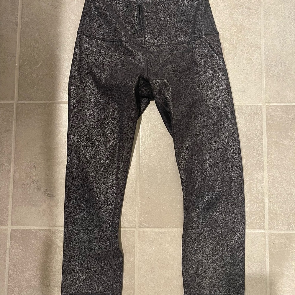 Black Shimmer Lululemon Leggings - size 6 - 21”